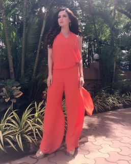 Sana Khan feet photo thumbnail