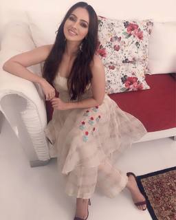 Sana Khan feet photo thumbnail