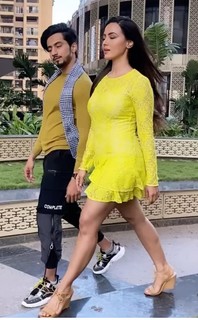 Sana Khan feet photo thumbnail