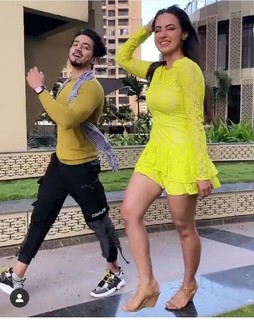 Sana Khan feet photo thumbnail