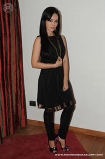 Sana Khan feet photo thumbnail