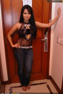 Sana Khan feet photo thumbnail