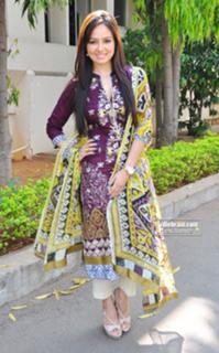 Sana Khan feet photo thumbnail