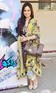 Sana Khan feet photo thumbnail