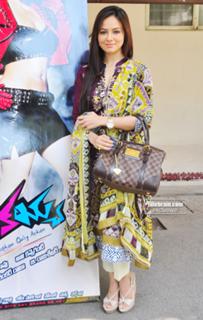 Sana Khan feet photo thumbnail