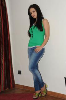 Sana Khan feet photo thumbnail