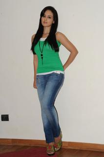 Sana Khan feet photo thumbnail