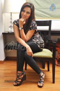 Sana Khan feet photo thumbnail