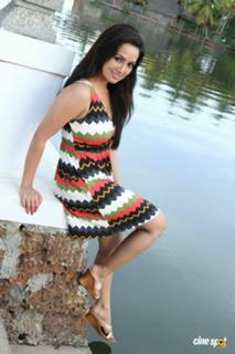 Sana Khan feet photo thumbnail
