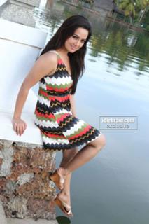 Sana Khan feet photo thumbnail