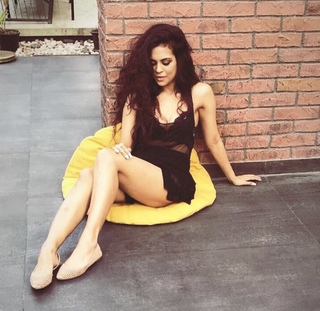 Sana Saeed feet photo 17