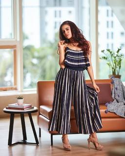 Sana Saeed feet photo 14