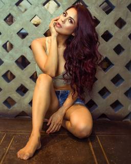 Sana Saeed feet photo 13