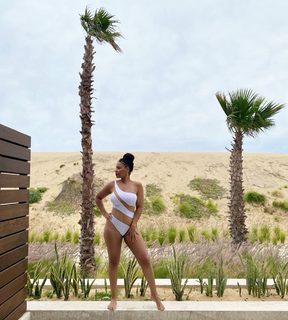 Sanaa Lathan feet photo thumbnail