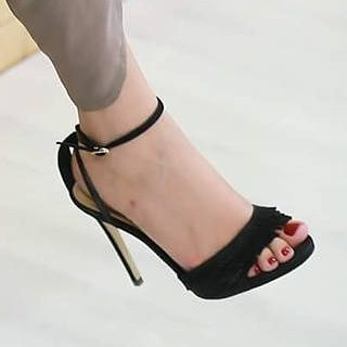 Sanam Baloch feet photo thumbnail