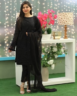 Sanam Baloch feet photo thumbnail