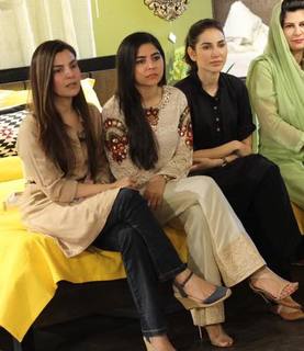 Sanam Baloch feet photo thumbnail