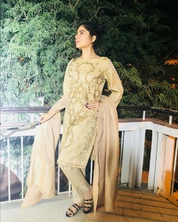Sanam Baloch feet photo thumbnail