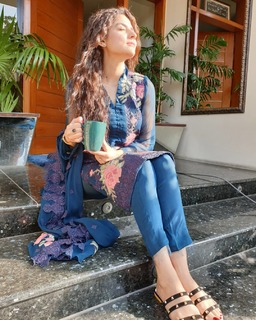 Sanam Baloch feet photo thumbnail