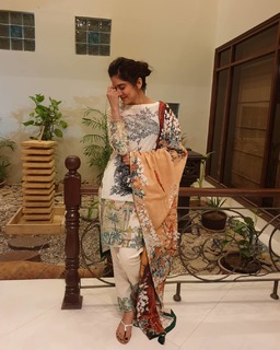 Sanam Baloch feet photo thumbnail