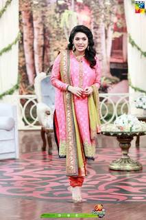 Sanam Jung feet photo 1