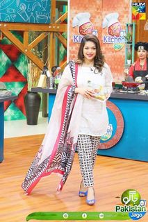 Sanam Jung feet photo 9