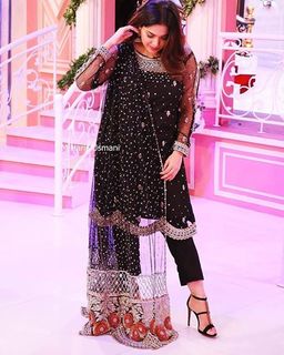 Sanam Jung feet photo 9
