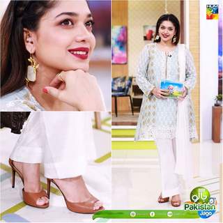 Sanam Jung feet photo 13