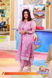 Sanam Jung feet photo 12