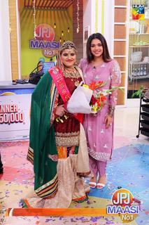 Sanam Jung feet photo 9
