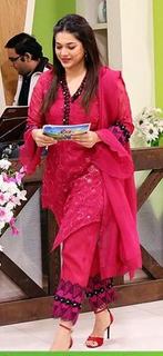 Sanam Jung feet photo 4