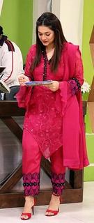 Sanam Jung feet photo 1