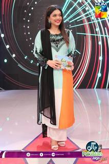 Sanam Jung feet photo 16