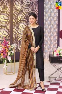 Sanam Jung feet photo 1