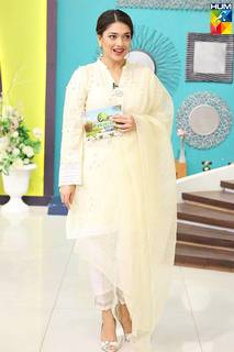 Sanam Jung feet photo 17
