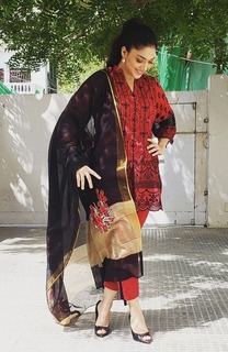 Sanam Jung feet photo 9