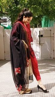 Sanam Jung feet photo 8