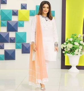Sanam Jung feet photo 4