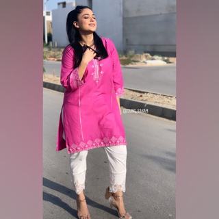 Sanam Jung feet photo 3