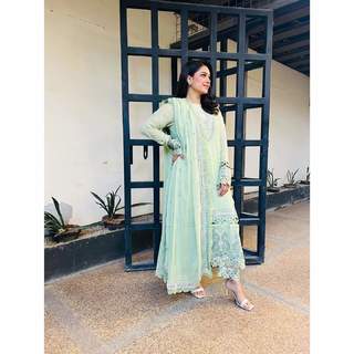 Sanam Jung feet photo 11