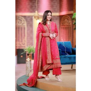 Sanam Jung feet photo 8