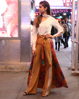 Sanam Saeed feet photo 13