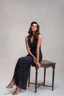 Sanam Saeed feet photo 14