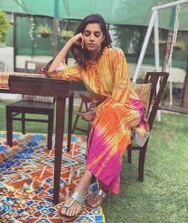 Sanam Saeed feet photo 10