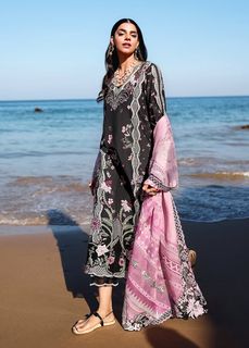 Sanam Saeed feet photo 16