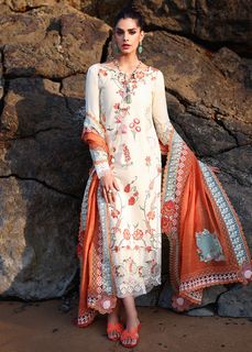 Sanam Saeed feet photo 11