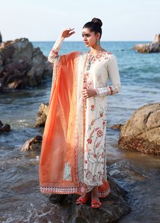 Sanam Saeed feet photo 9