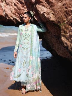 Sanam Saeed feet photo 19