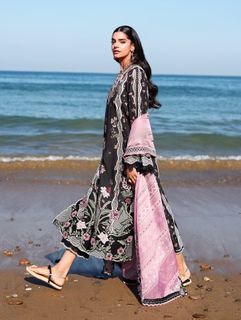 Sanam Saeed feet photo 15