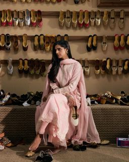 Sanam Saeed feet photo 10